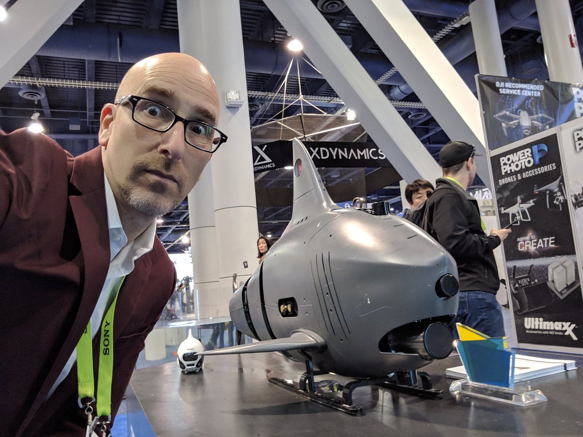 LanceUlanoff's tweet photo. It's Robo-Shark!
#RoboSea #CES2019 https://t.co/0hcqRHsIwh