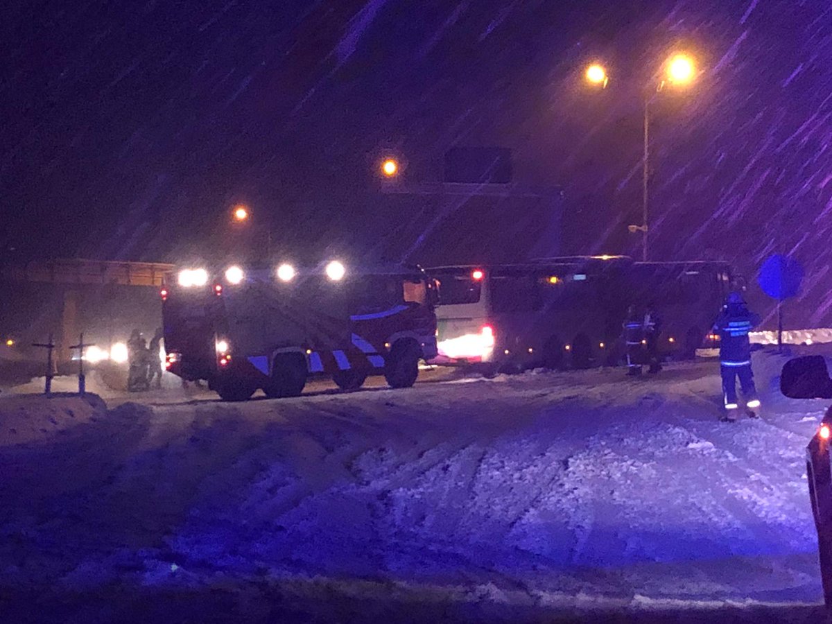 DavidNeuner's tweet image. und dann haben wir noch schnell dem #postbus gezeigt wie die straße verläuft ^^