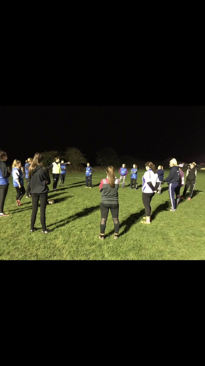 farnham_o2's tweet photo. Wow, what a turn out. It’s a warm 2 degrees and a fabulous 46 people turned out to play. 14 ladies enjoyed their ladies night whilst all the blokes were dispatched to other pitches to do battle. Thanks to those who refereed you all did a grand job. #farnhamo2touch https://t.co/nNY22SyhAd
