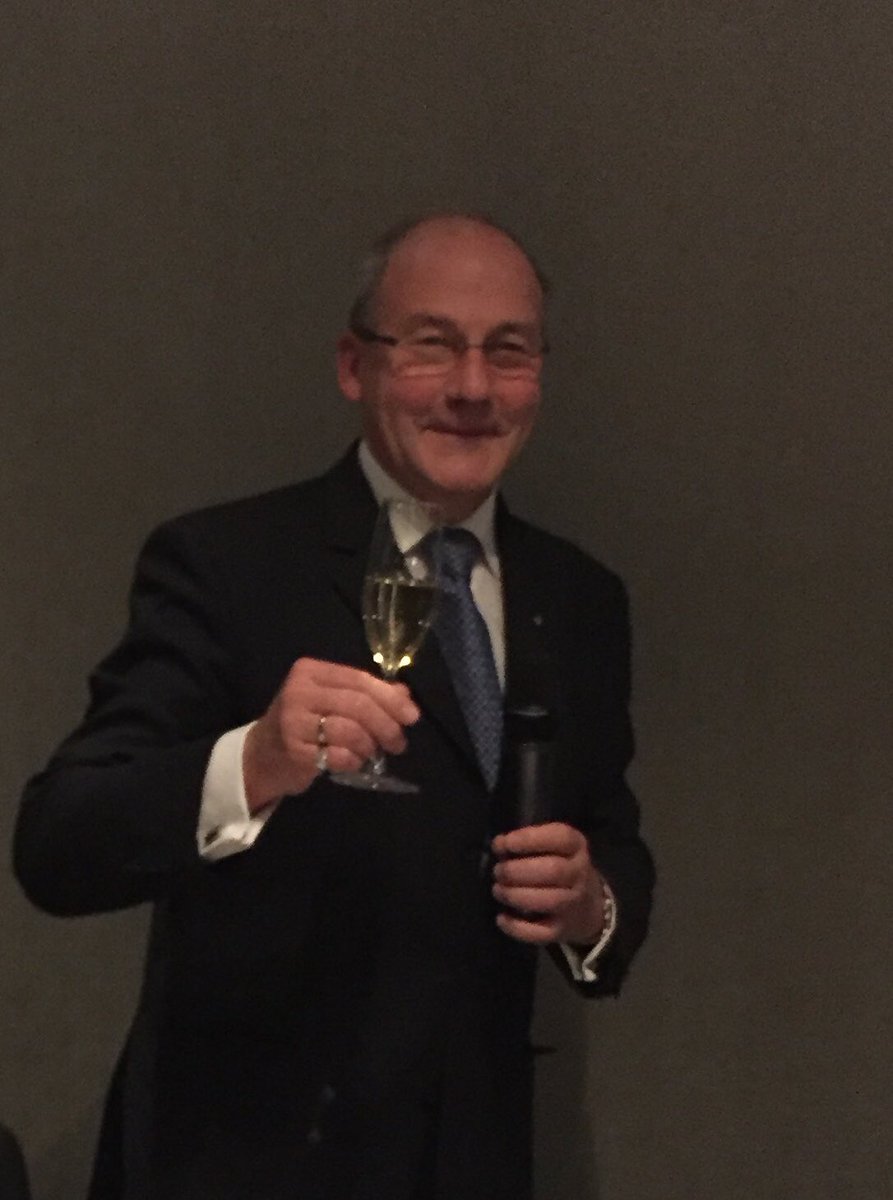 RCBruzuid's tweet photo. Dank u voorzitter . Alweer een prachtige avond en een mooie nieuwjaarsbrief met een duidelijke Rotary boodschap ! 👍🥂👍🥂👍🥂👍🥂👍🥂 https://t.co/itxKgO8YJP