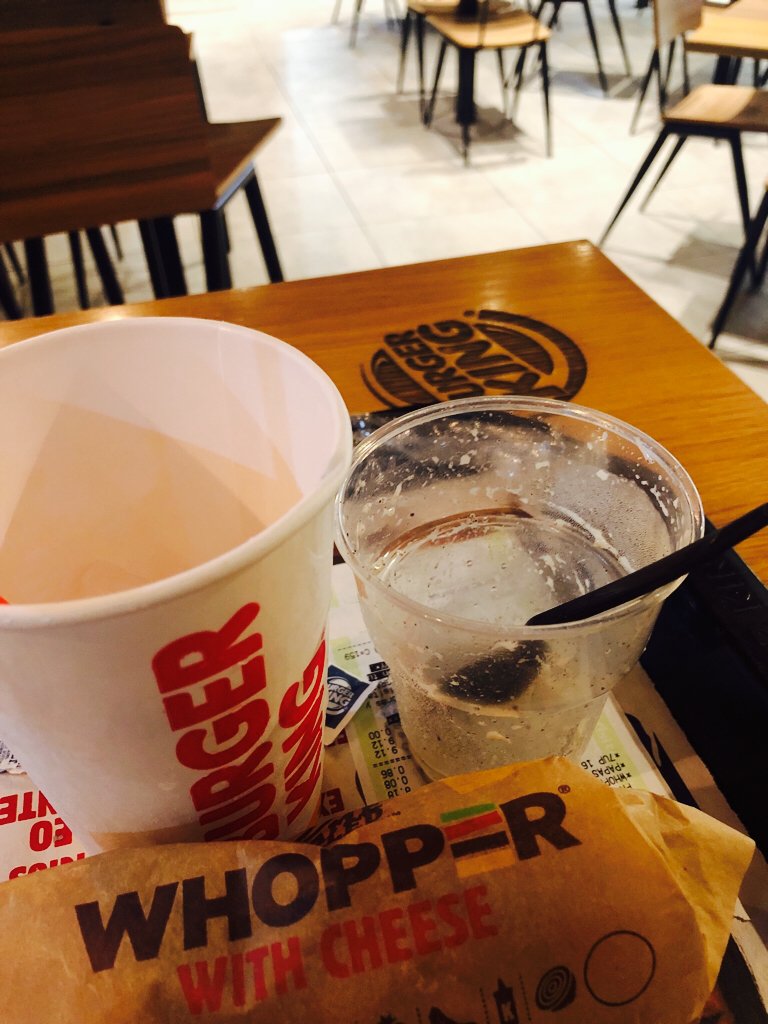 Allbi7's tweet photo. Muerte al #whopper #burgerking #bk #oreosunday #gonein60sec #dinner #Food #TheSelfeeApp https://t.co/L6hm3kHJbf