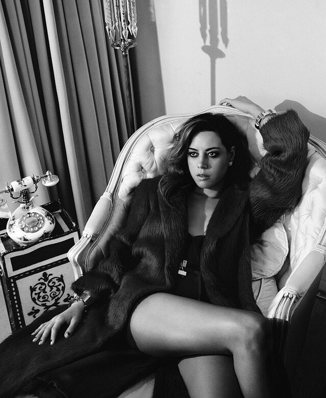 bublybabes's tweet photo. Aubrey Plaza out here SERVING looks https://t.co/nBlpqP7YIn