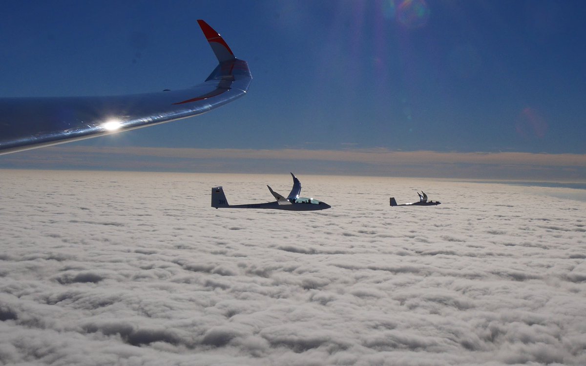 BritishGliding's tweet photo. A single flight of 2300 kms at an average speed of 219 km/hr...amazing glider flight soaring mountain waves in the lee of the Andes https://t.co/nFhTqlg83E  @Flyer_Magazine @metoffice https://t.co/I6tZAbe2en