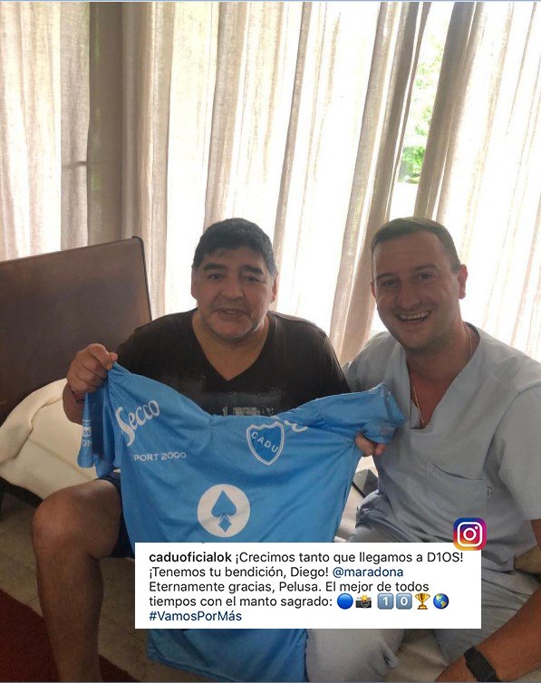 SC_ESPN's tweet photo. ¡La bendición de Dios! Maradona posó con la camiseta del CADU. "¡Crecimos tanto que llegamos a D1OS!", el mensaje que compartió el club. ¿Le traerá suerte en este 2019? https://t.co/qOCj3r1tKN