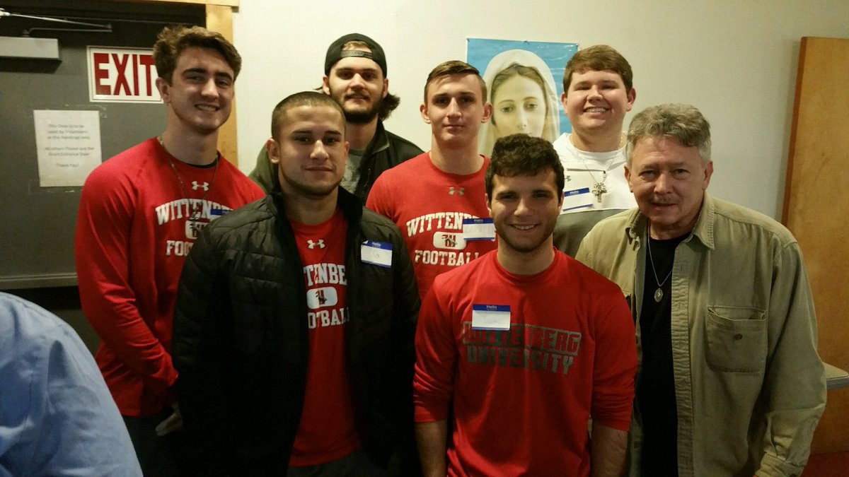 WittFootball's tweet photo. Some Tigers started the new semester helping out at the Springfield Soup Kitchen! #TigerUp #SpringfieldCommunity https://t.co/L55lqwXMhz