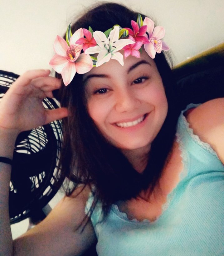 GiovanaMazaro's tweet photo. Cortei o cabelo, mas o medo de depois de lavar e ele enrolar e virar um ninho de passarinho ta enorme https://t.co/MBDtct5ZyH
