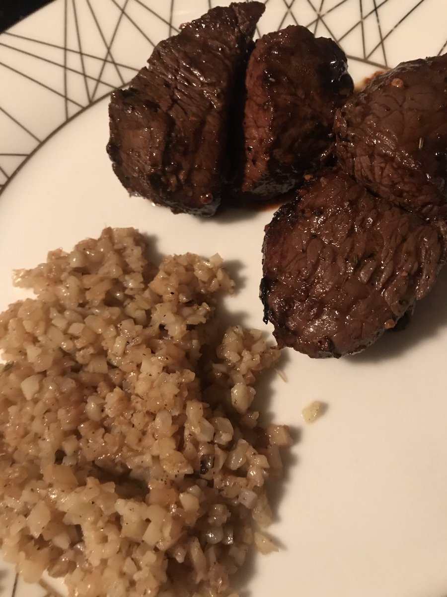 HollyanneLiz's tweet photo. Steak: amazing. My cauliflower rice: not as good as it looks, but does the job #chefHolly https://t.co/zIO9ELsaBw