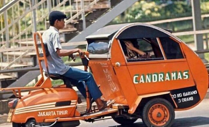 Jakarta_Custom's tweet photo. Helicak, Lambretta dalam wujud ‘Helikopter dan Becak’ https://t.co/fVHIk6acPH https://t.co/bV4YOSozc3