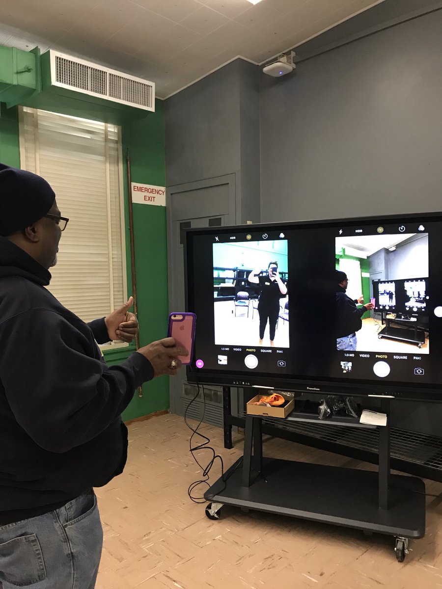 FranEC_LA's tweet photo. Casting is so much fun with #ActiVCast on your #Promethean  #ActivPanel Two thumbs up!👍 👍 @LearnPromethean https://t.co/LS876JqEKm
