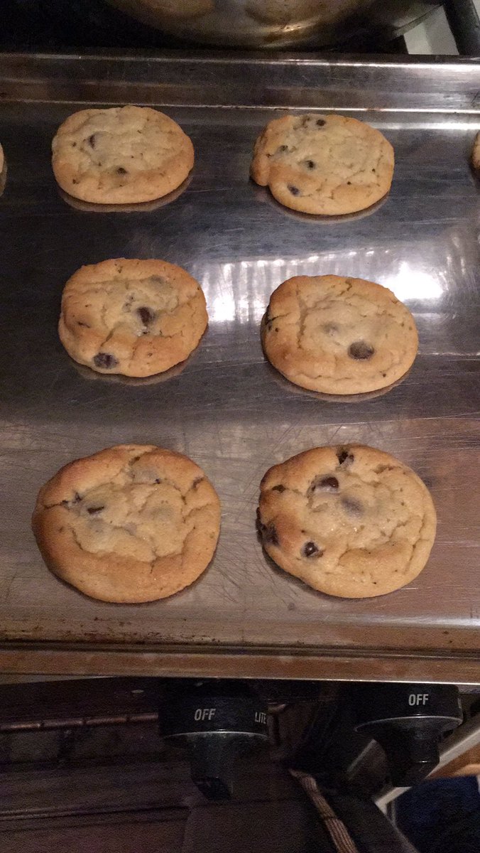 Fresh cookies and #OneChicago who could ask for a better Wednesday? So pumped for this mid season premiere! <a href="/NBCChicagoPD/">Chicago P.D.</a>