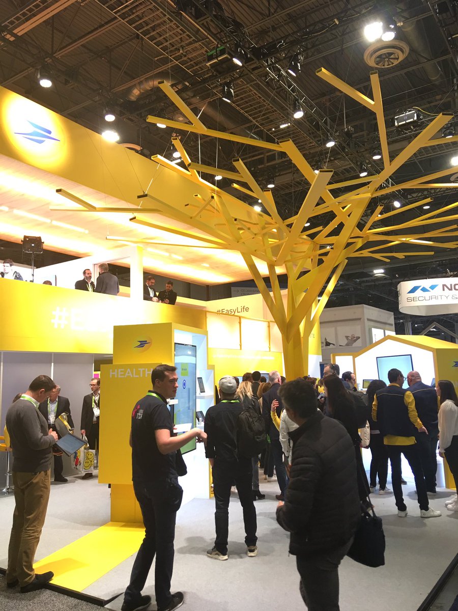 EISENMANLaurent's tweet photo. À tous les influenceurs et experts de la  #tech, je crois que j’ai trouvé LA tendance du #CES2019 #trend : c’est l’ARBRE. Voilà ce qui va révolutionner notre futur https://t.co/FbOvqyRY2S