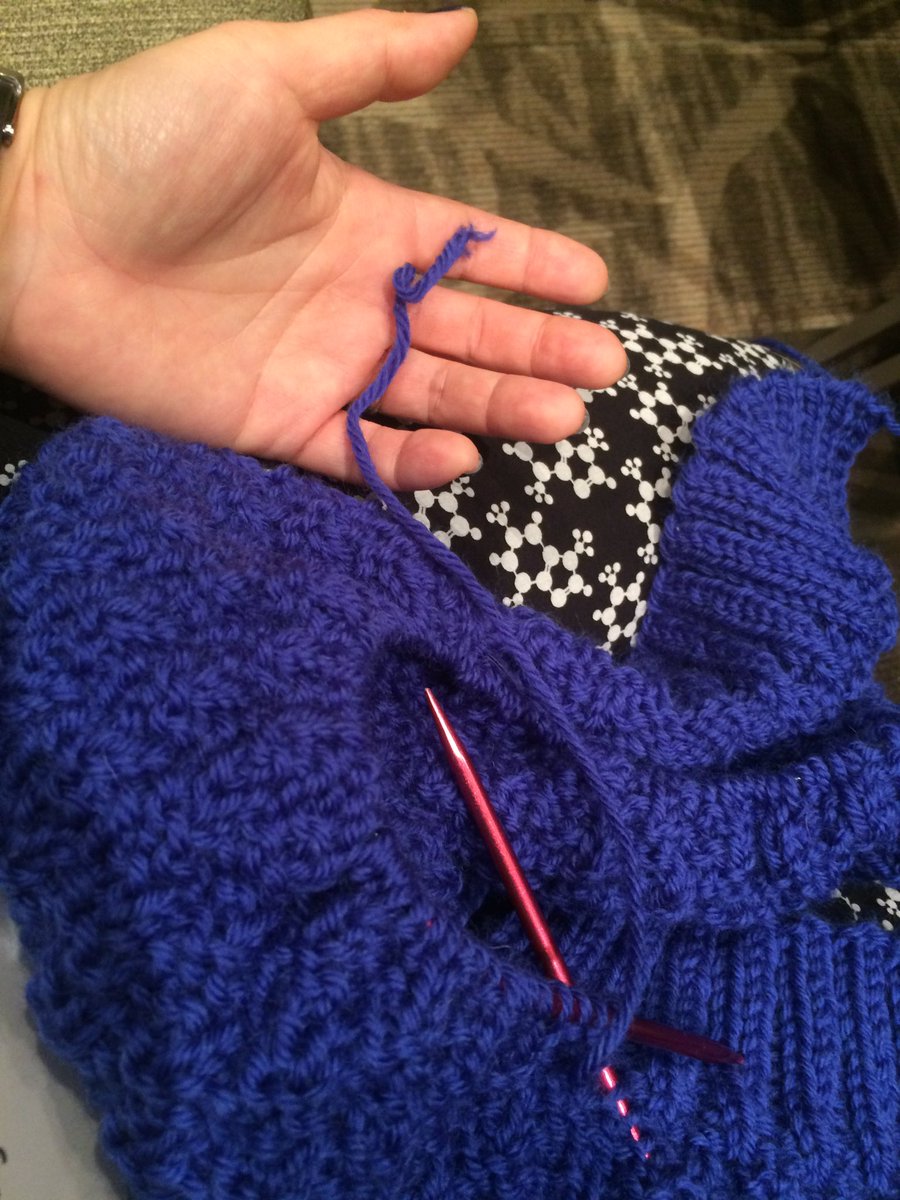 hannah_jc's tweet photo. Oh no! Ran out of yarn! Time to go home from #AAS233. #aas233knitting https://t.co/hbus9mrLQm