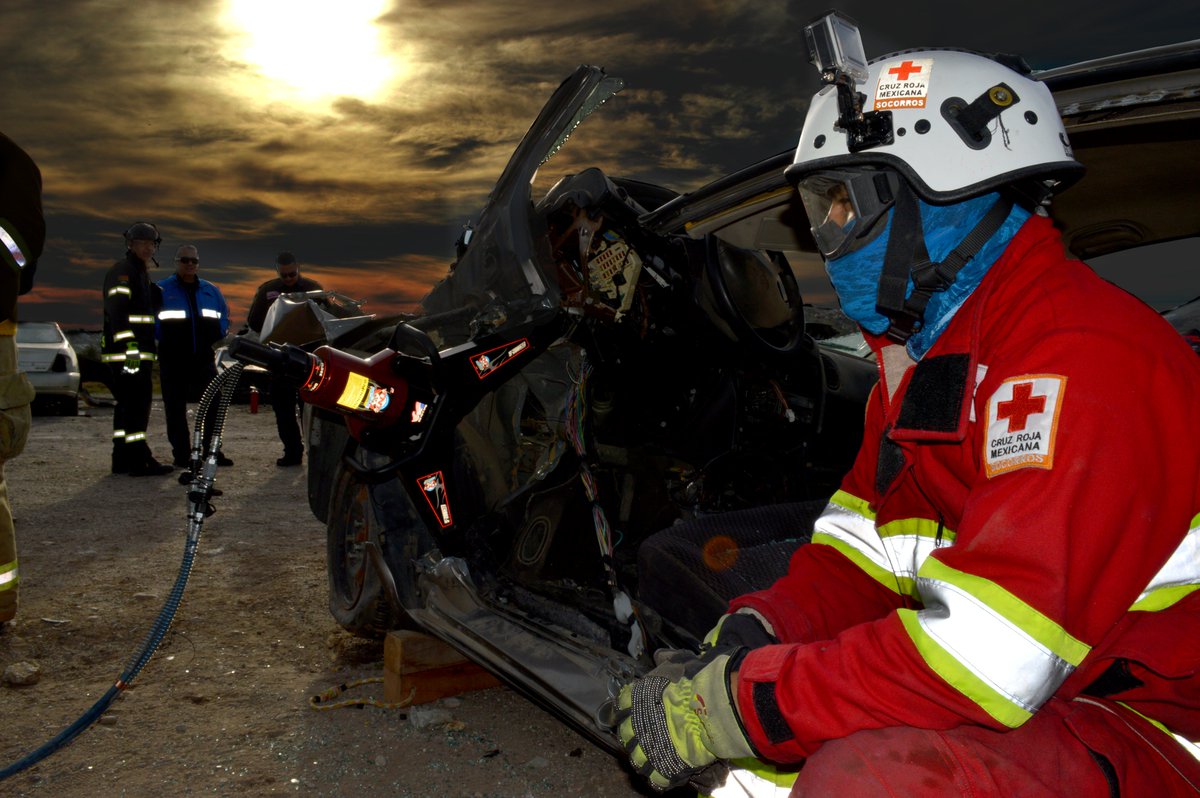 CruzRojaMXBC's tweet photo. Gracias a todos los que lo hicieron posible!
#cursorescatevehicular #CruzRojaMexicana  #paramedics #cursos https://t.co/G4ztY3TBnU