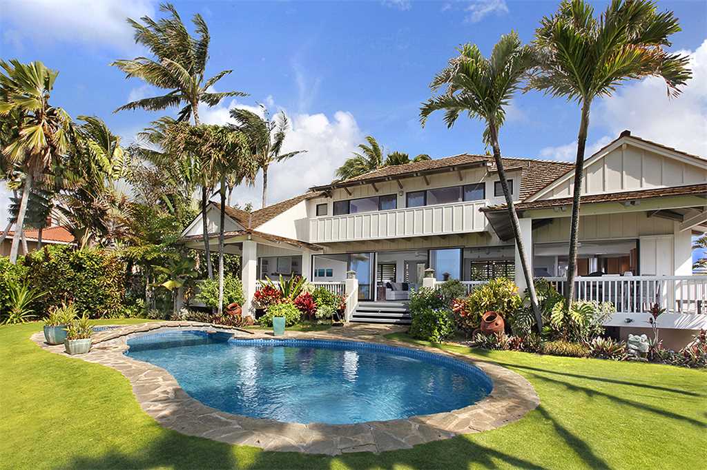 Wiki Wiki Wednesday! 🌴
Featured Property of the Week!
Luxurious Beach Front Home located on Kauai's South Shore. Private Pool &amp; Hot Tub. 4 Bdrm, 4 Bath Vacation Rental sleeps a total of 8 guests. bit.ly/WaiohaiBeachHo…

#VacationRental #Kauai #Paradise #FamilyVacation #Hawaii