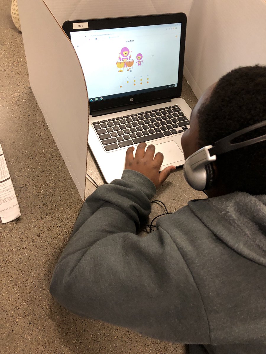 JeffCervenkaEDU's tweet photo. It’s Specialist STEM Week at University Avenue!!  Students in all grades used Chrome Music Lab today to explore some ways to use technology to learn about, notate and CREATE music. #elementarymusic #UniversityACES #AHschools https://t.co/p2NidFH4y9