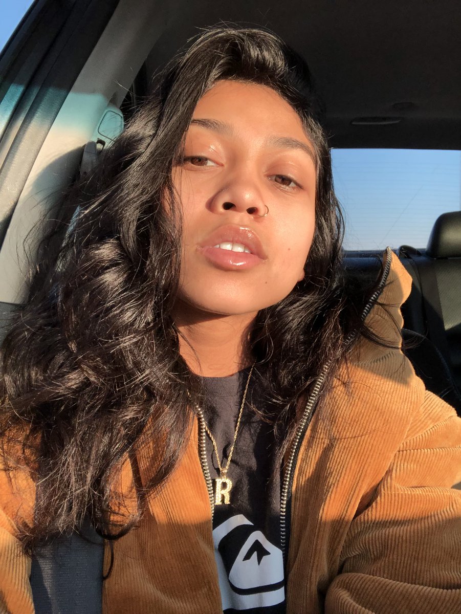 Raashendaskrrt's tweet photo. Golden Hour for a Golden Gorl✨ https://t.co/pyON2bZIjN