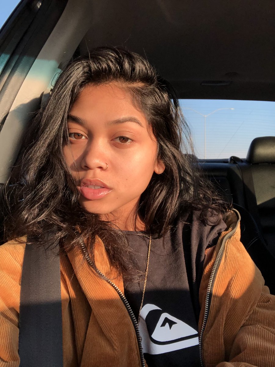 Raashendaskrrt's tweet photo. Golden Hour for a Golden Gorl✨ https://t.co/pyON2bZIjN