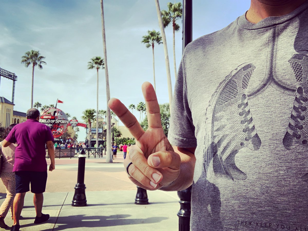 mofongorun's tweet photo. Éxito a los corredores en Disney esta semana. ¿Cuál vas a correr tú? ¿5K, 10K, medio, maratón, TODOS? Buenas vibras y buenos pulmones para todos. #MofongoRun #disneymarathonweekend #disneymarathon #rundisney https://t.co/3H488zGU9z