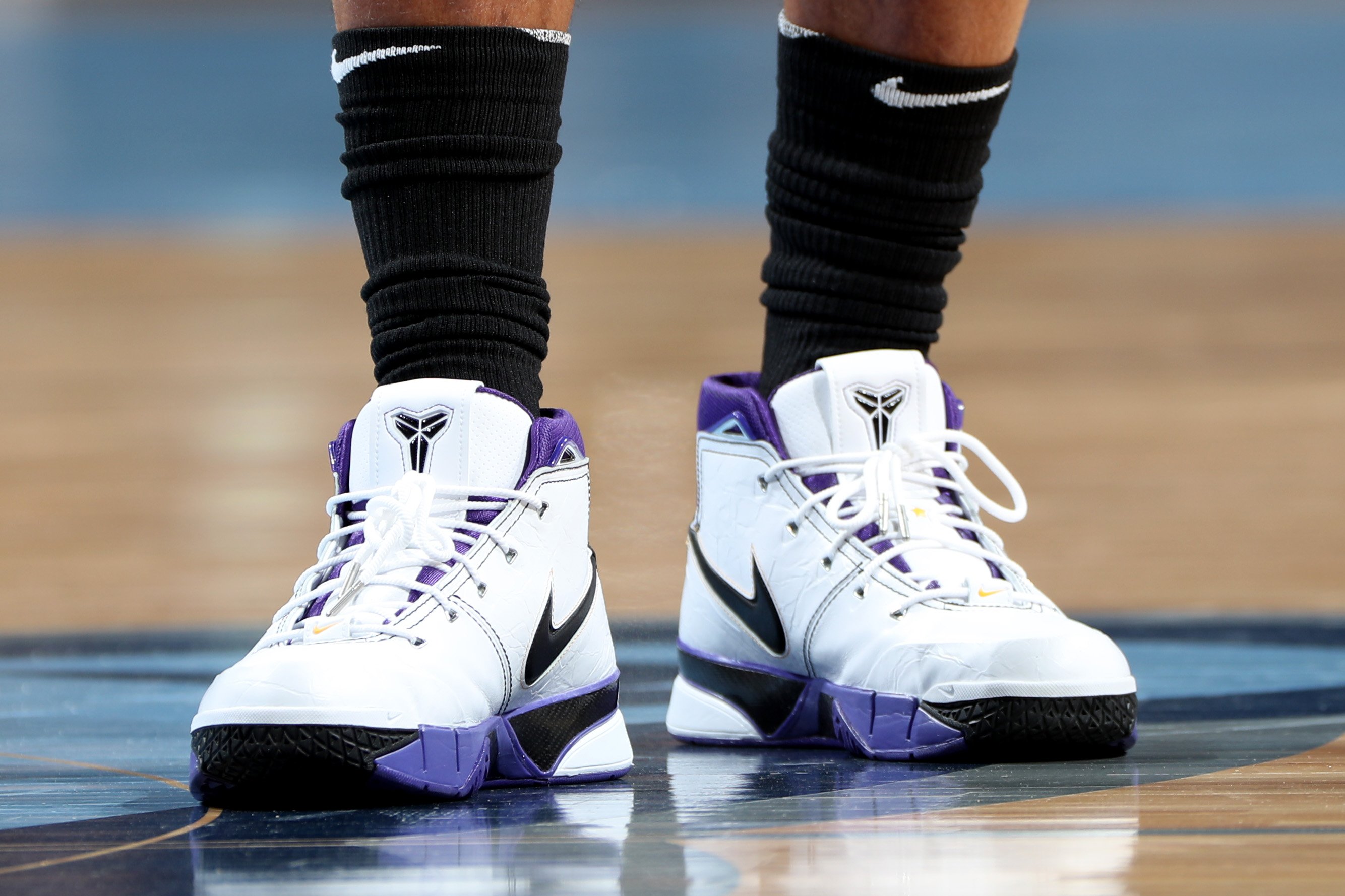 B R Kicks on X DeMar DeRozan A closer look at DeMar DeRozan in the upcoming Nike Kobe 1 Protro against the Grizzlies. https t Sfu0evQSY7 X