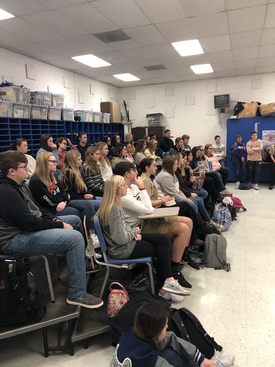 AC_FCA_'s tweet photo. Awesome message from @emileegracee34 today at #ACFCA from Matthew 9:9-13 about us honoring Jesus everyday!!! #whatisyourreputation @ACHSMAVS #ImpactandInfluence https://t.co/2foKSUcQic