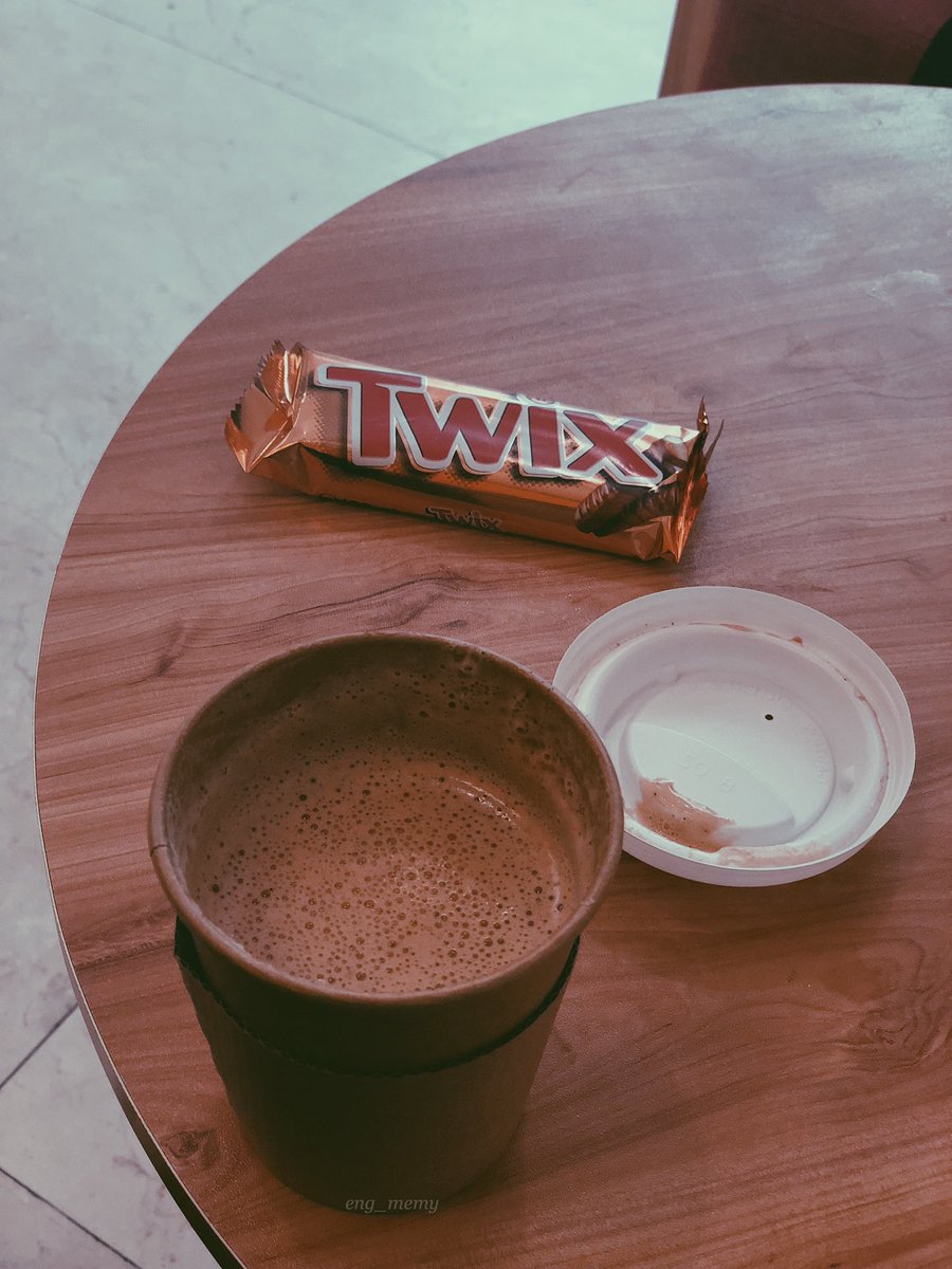 eng_memy0's tweet image. داخل أكواب القهوة، تنمو الذكريات🍂☕️*

#صباح_الخميس ..
#يخبرنى_الصباح ..