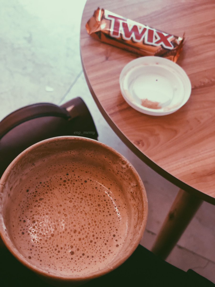 eng_memy0's tweet image. داخل أكواب القهوة، تنمو الذكريات🍂☕️*

#صباح_الخميس ..
#يخبرنى_الصباح ..