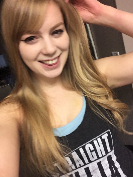 Finally figured a good way to curl my hair and I&rsquo;m DELIGHTED (still takes me forever though) https://t<a href="/tag/newprofilepic"class="tags"><span>#newprofilepic</span></a>