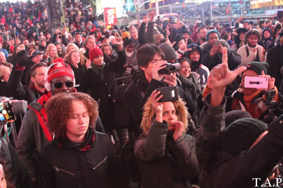 LsUpGlobal's tweet photo. JUST TO GIVE YOU AN IDEA ON WHAT WE DID IN NOVEMBER 2018 
WAIT TIL' YOU SEE WHO IS PERFORMING IN JUNE 2019!
The 2nd BIGGEST EVENT in TIMES SQUARE, NYC 
(behind New Years Eve Ball Drop) is back!! 
Join today and keep up on all event details &amp; updates... 
https://t.co/A2Ke0xyIno https://t.co/QlwUNpjgFs
