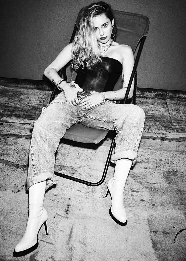 fightformiley's tweet photo. 2019ley is THAT bitch https://t.co/vlocTolPsn