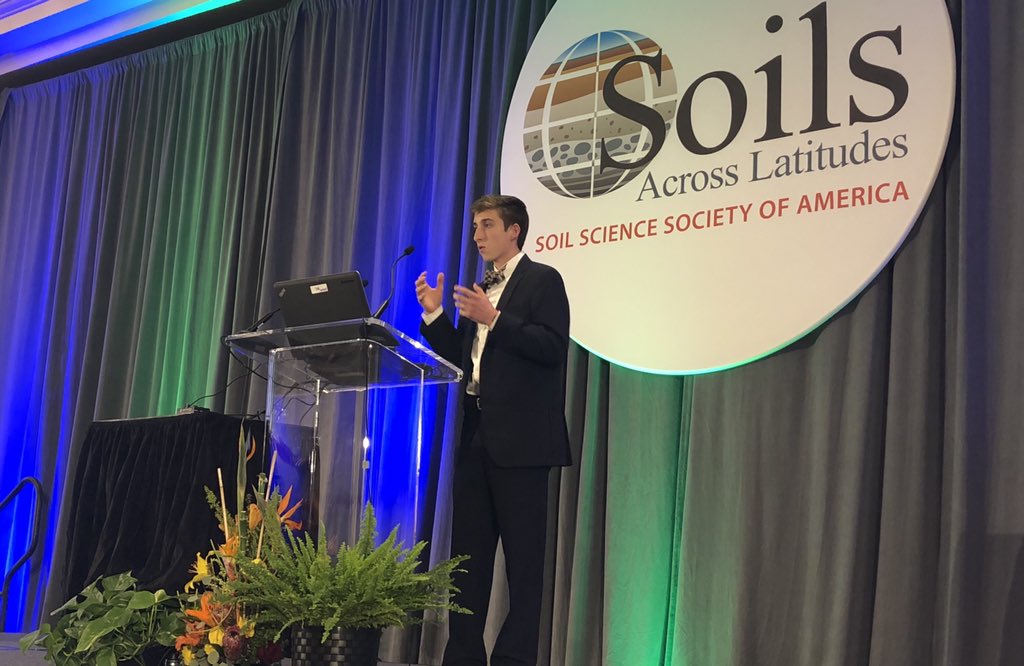 _SASES's tweet photo. Congrats to Kade Flynn, SASES member from Texas A&amp;M for 1st place in the @SSSA_soils Society-Wide Student Contest (against 10 grad students)! Kade represented the Soil Physics and Hydrology Division. Way to go, Kade! #SSSAmtg https://t.co/7WZ4itBIjW