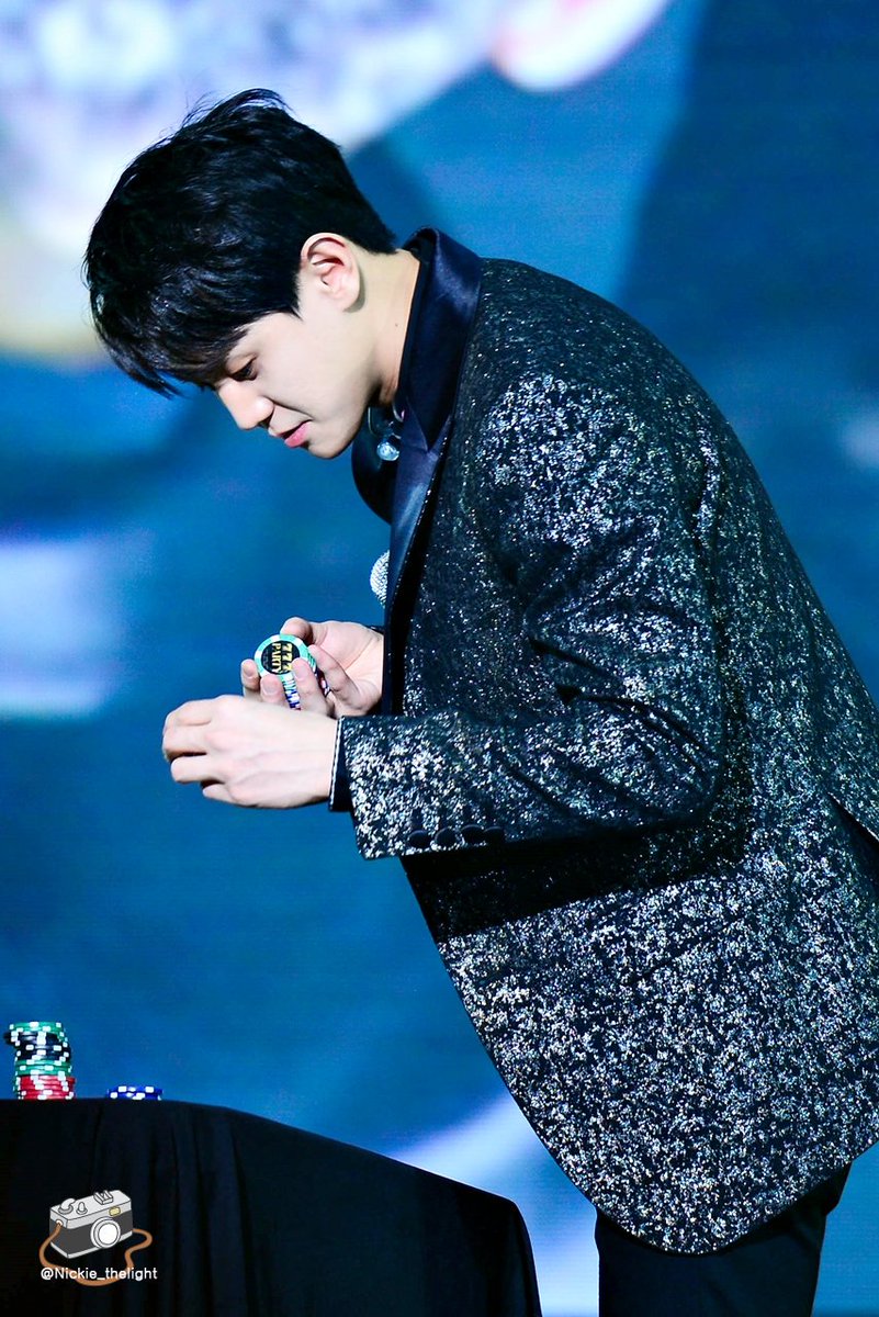 Nickie_thelight's tweet photo. 20161231 #777party #하이라이트 이 때만해도 진짜 이름도 없고. 가진거라곤 멤버들 서로간의 의지와 팬들의 사랑뿐이던 때여서 다들 정말 화이팅했었다. 무료팬밋. 시상식에도 못가고. 그저 함께여서 넘나 행복했던 밤 https://t.co/O1tbqgMpoZ