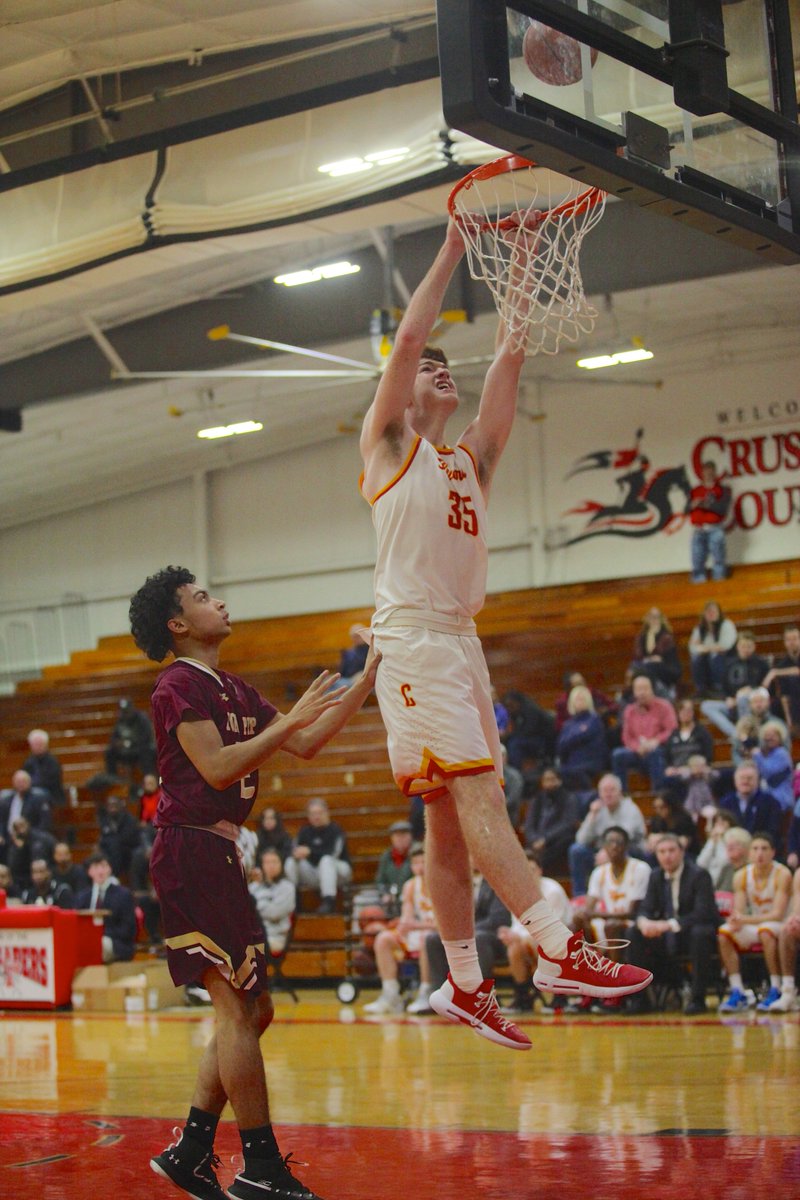 Geoff_Walter's tweet photo. Something for @DrennanLiam hanging off the rim vs. Iona Prep @Chaminade_Hoops #FlyersHoops https://t.co/JsabpypN0Q
