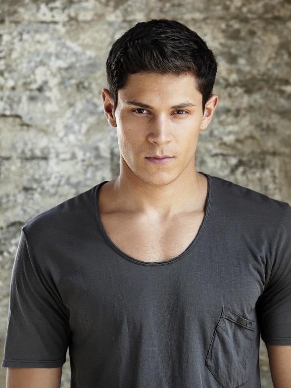 海外セレブの誕生日 A Twitter 1月10日 Happy Birthday Alex アレックス メラズ Alexmeraz 1985年生まれの34歳 代表作 トワイライト シリーズのポール役 スーサイド スクワッド の ゴメス役 ネバー バックダウン2 の ザック ゴメス