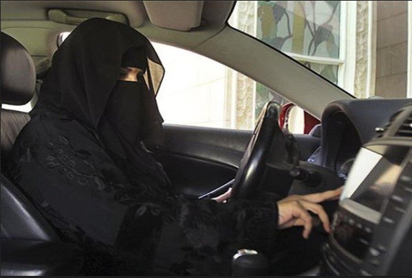 Waqtnewstv's tweet photo. ریاض:سعودی عرب میں40ہزارخواتین کوڈرائیونگ لائسنس جاری کیےگئے،ڈی جی ٹریفک
ریاض:سعودی عرب میں پچھلےسال جون میں خواتین کوڈرائیونگ کی اجازت دی گئی تھی
#Riyad #SaudiaArabia #WomanDrivers @saudiarabia @Saudi_GoodNews @KingSalman https://t.co/lqiz12SFb5