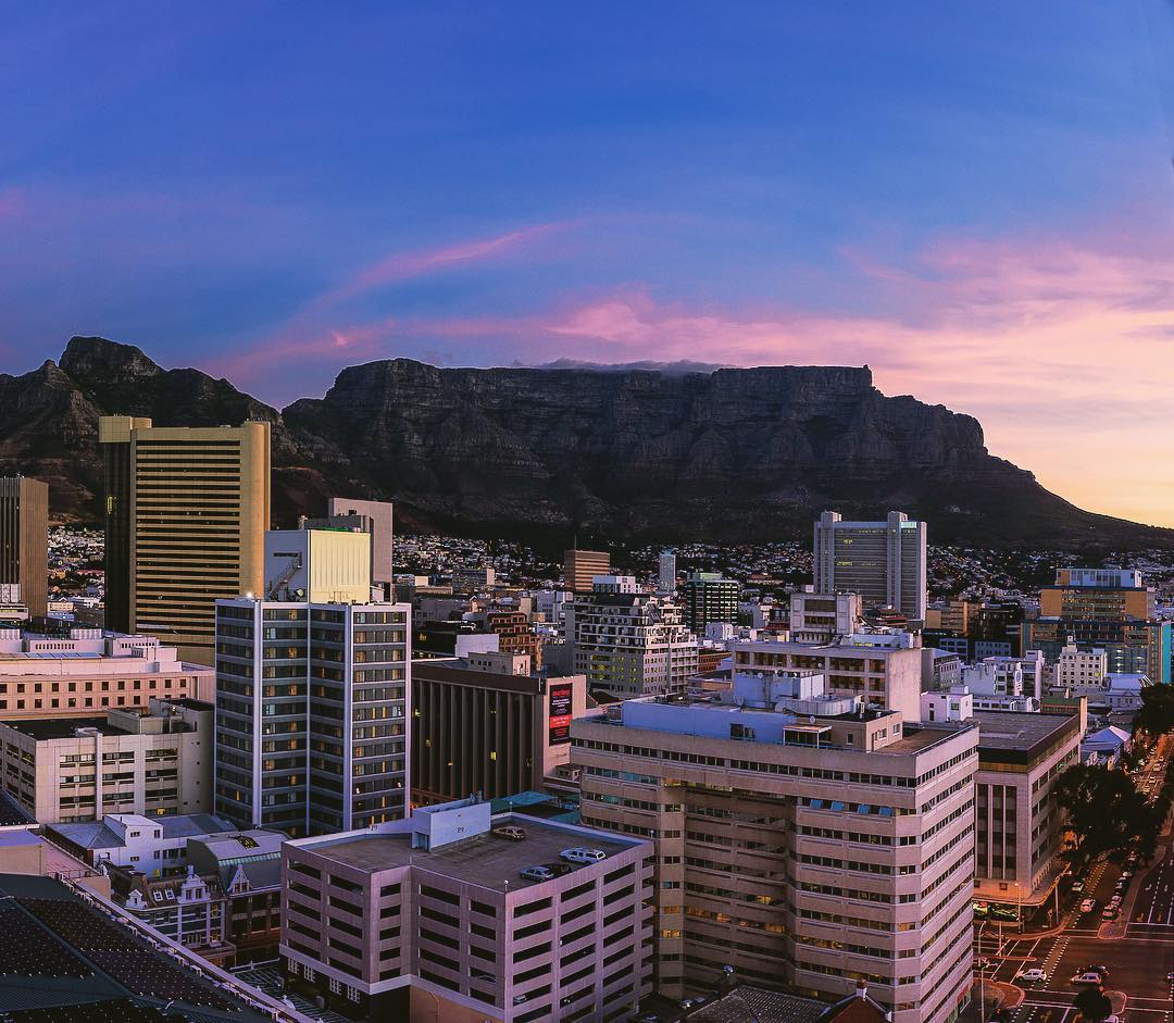 lovecapetown's tweet photo. Happy Thursday Cape Town!

It's going to be a high of 22 degrees in Cape Town today with possible afternoon showers.🌤🌦

Pic by https://t.co/5rKmVv91TX |#lovecapetown https://t.co/9YMpMcuKB2
