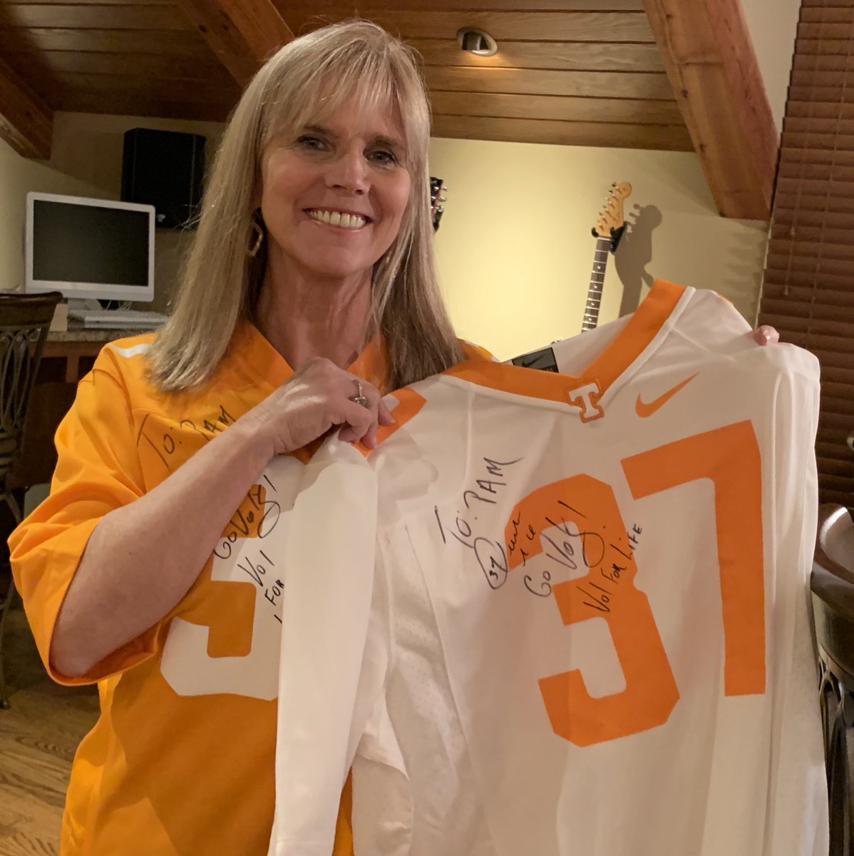 pamprice22's tweet photo. Birthday gifts from the best brother-in-law and sister-in-law ever!!  Two Peerless Price jerseys signed by their good bud @PeerlessTheVol!!  Best gift ever!!  Can’t stop smiling!!! GO VOLS!!! https://t.co/OpzgayTFEF