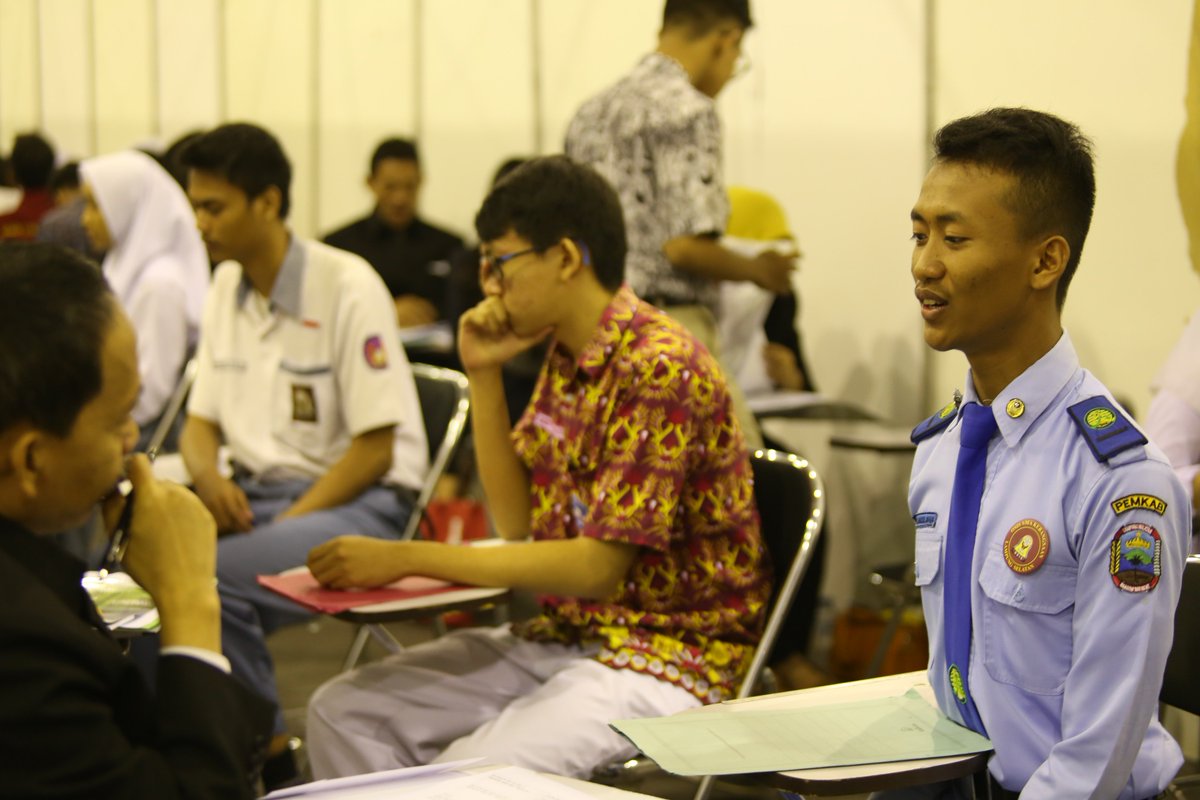 BeasiswaOSC's tweet photo. Banyak moment tercipta dari Awarding Nigth dan Tes Offline OSC 2018 lalu. Salah satunya foto berikut ini.
Tag teman kalian yang ada disini ya! π #medcomid #oscmedcom2018 https://t.co/hl2fJZCvB4
