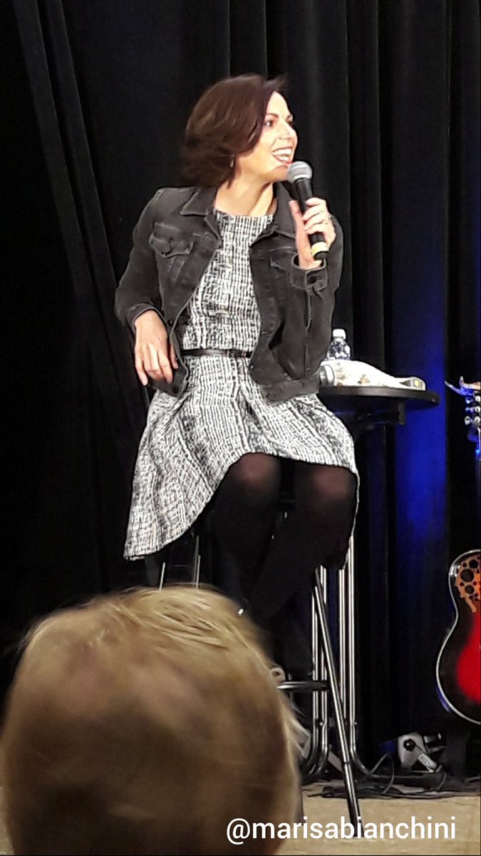 Marisabianchini's tweet photo. More pictures I took of @LanaParrilla at The Vancouver Convention in 2017 #OUATVan2017 #OUATVan #Vancouver https://t.co/6KUYFLn69o