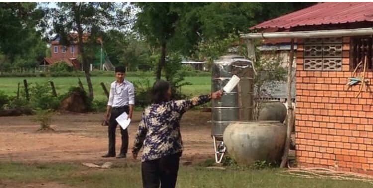 MechDara1's tweet photo. Tip of iceberg of miscro finance in Cambodia—many farmers cannot pay back their debt so they send their children the cities or abroad to get job and send money home so that they can pay off their debt while others who cannot pay, they their property or house or committed suicide. https://t.co/JbctpmOfqV