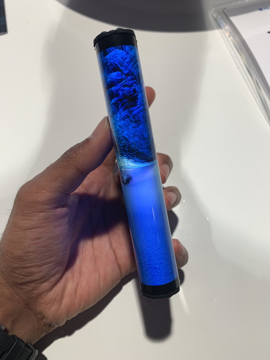 SuperSaf's tweet photo. Royale FlexPai
7.8” Flexible AMOLED Display
World’s First Foldable Smartphone
@Qualcomm Snapdragon 855
6/8GB RAM
128/256GB Storage
MicroSD Slot
16+20MP Cameras
Water OS (On Android 9.0)
Starts at $1318
(60-90 days to ship)
#CES2019 #CES https://t.co/iGN4vsZoQd