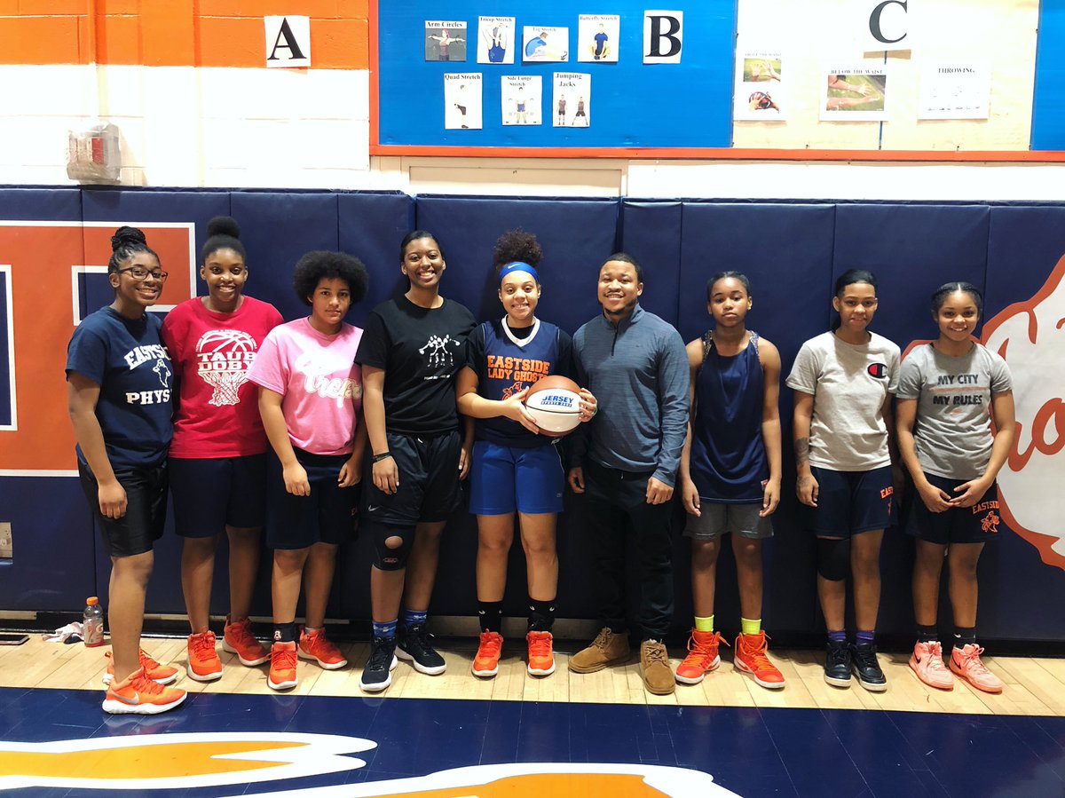 JSZ_Sports's tweet photo. Congratulations to Ky’zirah Townes from @LadyGhostsHoops on winning the Week 1 North Jersey Game Ball for a triple double during the game against Bogota!! @CoachBibby
Check out her full ceremony online right now! 🏀👻👉 https://t.co/KnRdvxscBK https://t.co/aK5Q1KoZWI