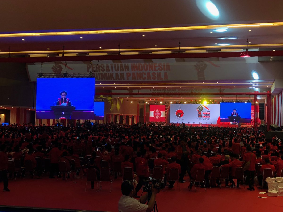 PDIPNgawi's tweet photo. RT kominfopdip "Ibu Ketua Umum ⁦PDI_Perjuangan⁩ Megawati Soekarnoputri menyampaikan pidato politik perayaan HUT 46 dan rakornas
#PDIPerjuanganM3nang 
#HUT46PDIPSeru 
#MerahCintaNegeri https://t.co/SCCjrz0eV5"