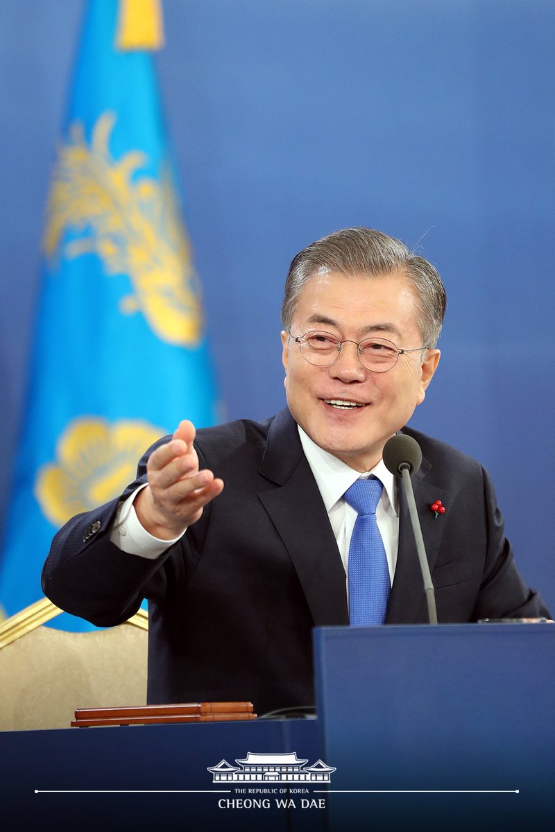 대한민국 새로운 100년은 우리에게
새로운 마음, 새로운 문화를 요구합니다.
 
공동의 목표를 잃지 않고 우리는 여기까지 왔습니다.
우리는 추위 속에서 많은 것을 이뤘습니다.
평화도, 혁신 성장도, 포용국가도 우리는 이뤄낼 것입니다.
goo.gl/ivJjmR