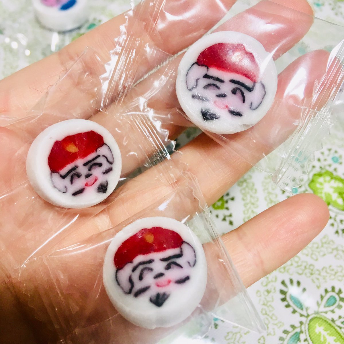 地元の西宮では十日えびすで盛り上がってる!飴をもらった!えべっさんのなんとも言えない表情が福を運んでくれそうだね!足踏まれて我慢してる感じがね!
そして福男選びで同級生が二番福男に選ばれた!おめでとう!!
うちもネームがんばる!! 