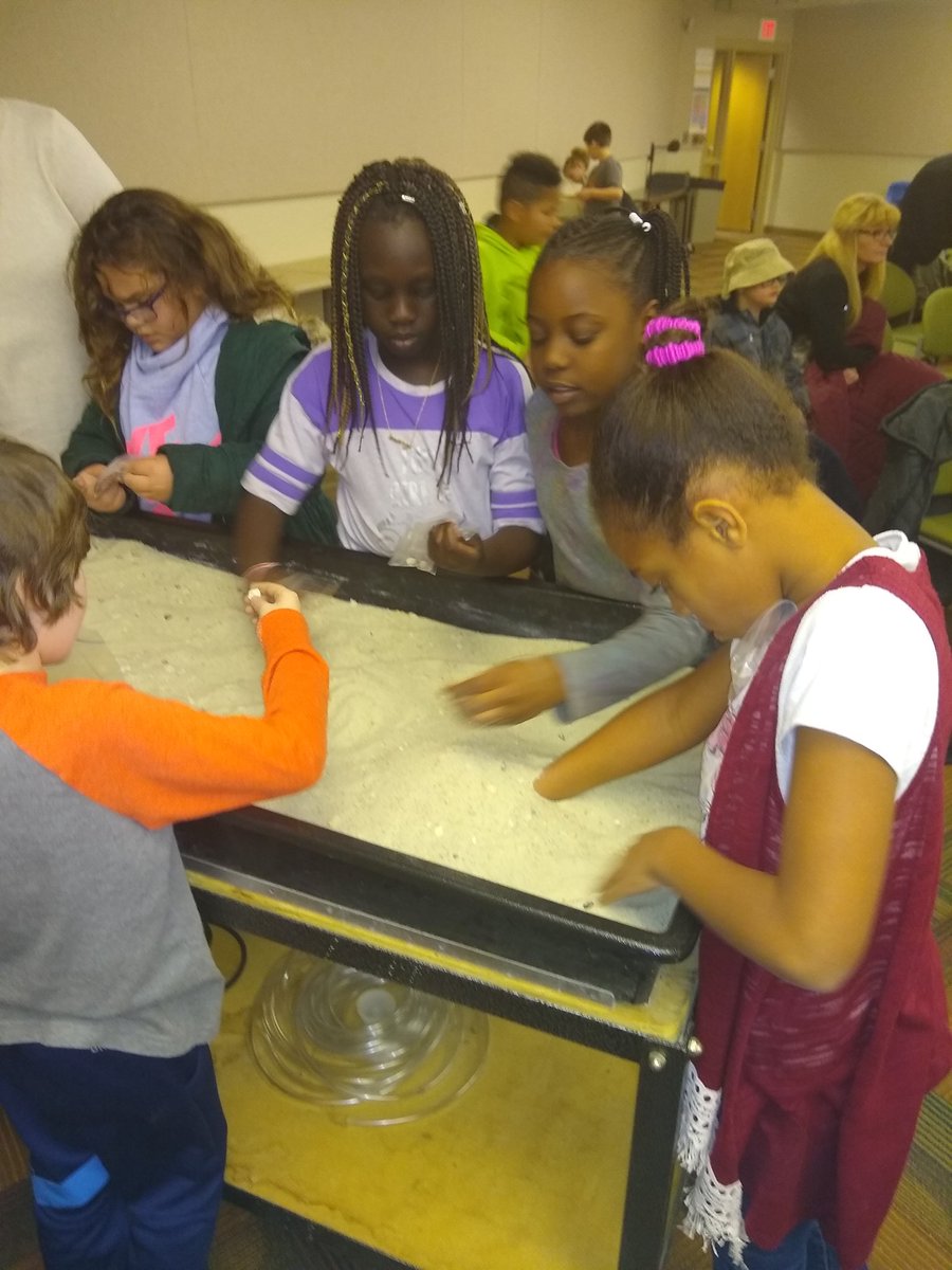 Npdavis76Nicole's tweet photo. @Franklin_MAF 2nd grade had fun learning about rocks @RochesterCTC #rpsleads #STEMeducation https://t.co/L23fiDGEKl