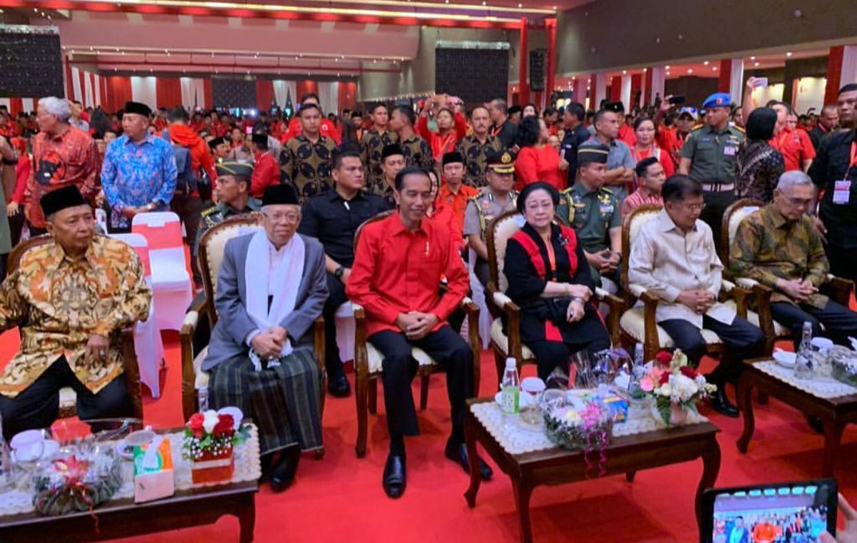GegarTanata's tweet photo. Ketua Umum PDI Perjuangan, Ibu Hj. Megawati Soekarnoputri sedang menyampaikan pidato pada Pembukaan Rakornas dan HUT Ke-46 PDI Perjuangan
#PDIPerjuanganM3nang
#HUT46PDIPSeru
#MerahCintaNegeri https://t.co/pBiyDmIhLX