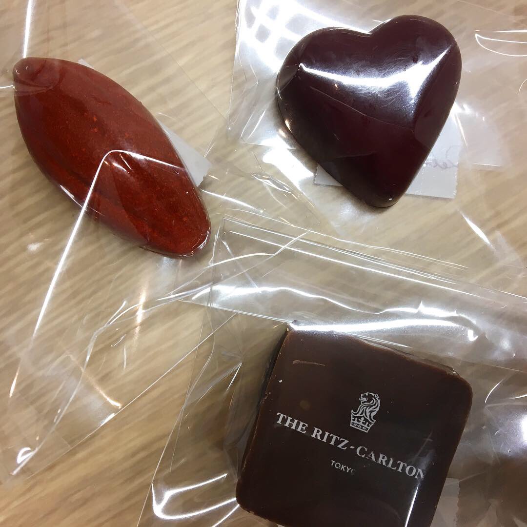チョコ好き チョコレート美味しい 可愛い 上品な甘さ 思いのほか粒が大きめでコスパも良い リッツカールトン東京 リッツカールトンカフェ チョコレート カフェ 手土産にオススメ 美味しいもの大好き Chocolate Ritscarlton Tokyo