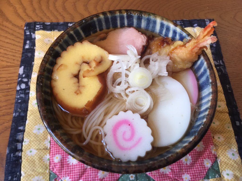 平中なごん00 れいわ على تويتر 本日の残り物で Dejeuner お昼 おせち湯麺 おせち で余った 伊達巻 なると かまぼこ 焼豚 えび天 を 湯麺 温かい そうめん に載せただけですが なんかおめでたいw 拡散希望 ネット飯 創作料理