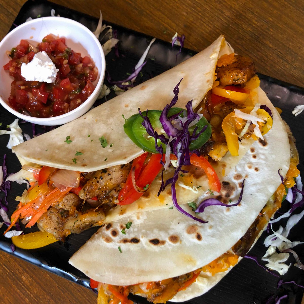 kitchentable_KW's tweet photo. Lyf Catch Taco - beautiful Rawas pan seared with the best veggies, Lyf sauce and magic. Order today: https://t.co/RXHEBd9q8j #mexicanfood #gourmetmexican #fishtaco #ilovemubai #gourmetdelivery #gourmettakeaway #rawas https://t.co/8fgE9NufCS
