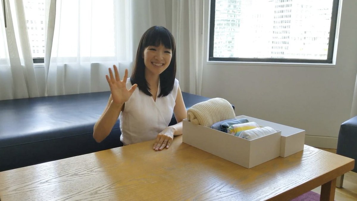 elmundotoday's tweet photo. Marie Kondo recomienda conservar únicamente tres familiares https://t.co/0JjG0DMoVM https://t.co/9HtOVZKREu